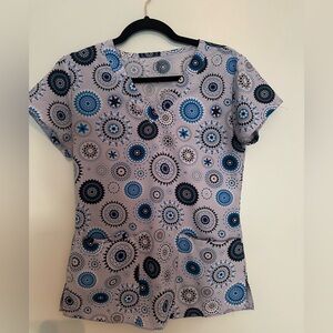 BLUE CIRCLE SCRUB TOP